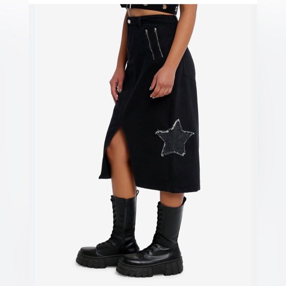 Hot Topic Dresses & Skirts - NWT Daisy Street by Hot Topic Star Patch Midi Denim Skirt in Black.Size M